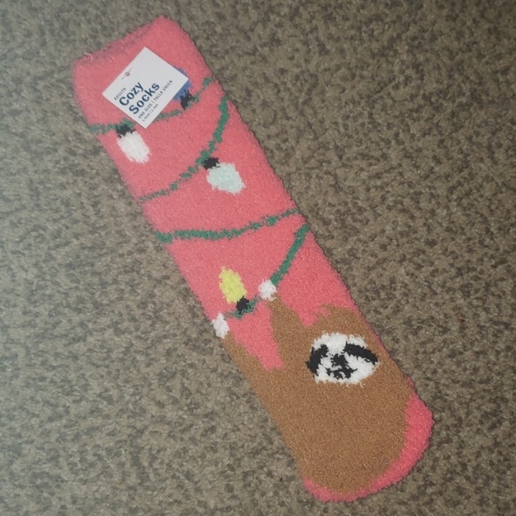 Old Navy Other - NWT 🐾Fuzzy sloth socks